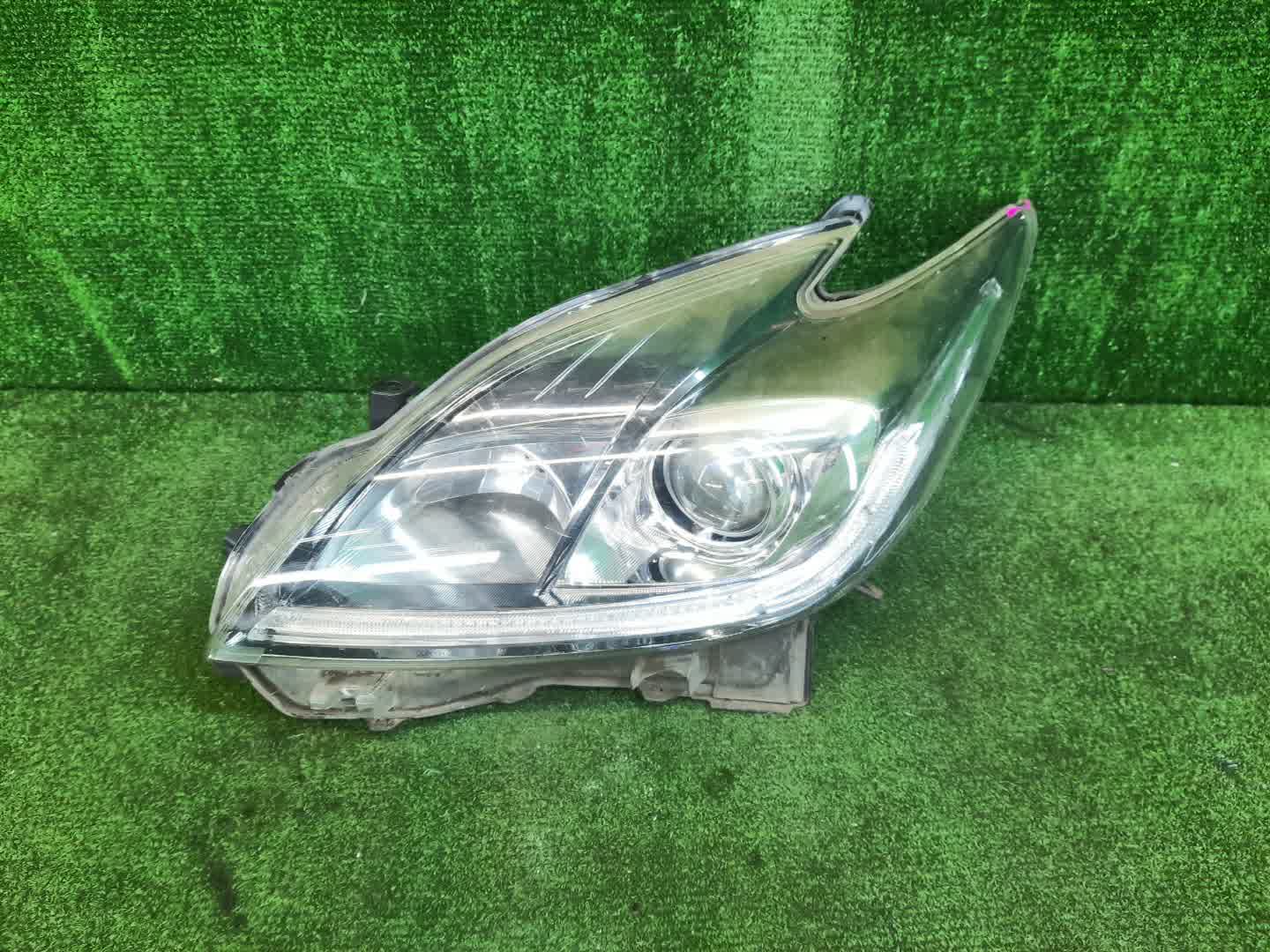 Фара левая передняя TOYOTA PRIUS ZVW30 1 ракурс