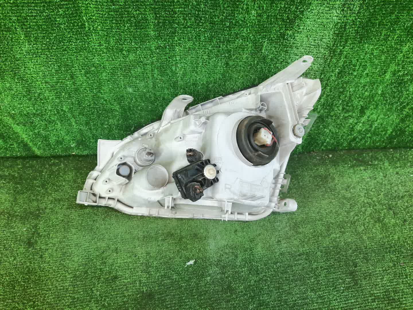 Фара правая передняя TOYOTA PREMIO ZZT240, NZT240, AZT240, ZZT245 2 ракурс