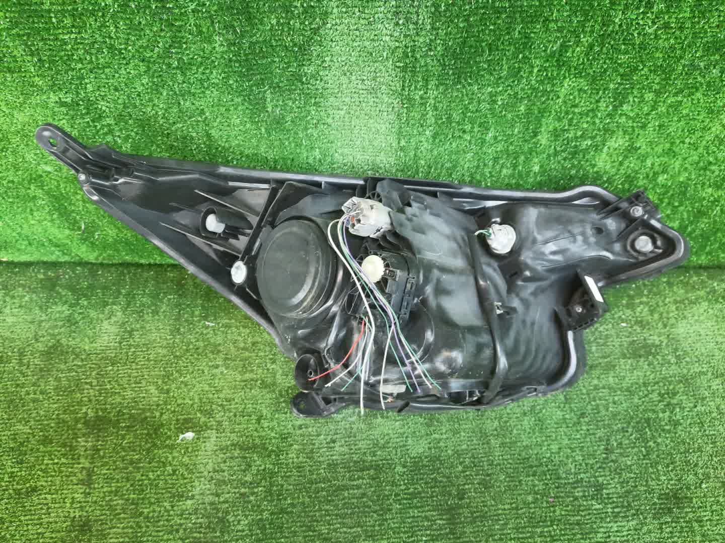 Фара левая передняя TOYOTA RACTIS NCP120, NCP122, NCP125, NSP120, NSP122 3 ракурс