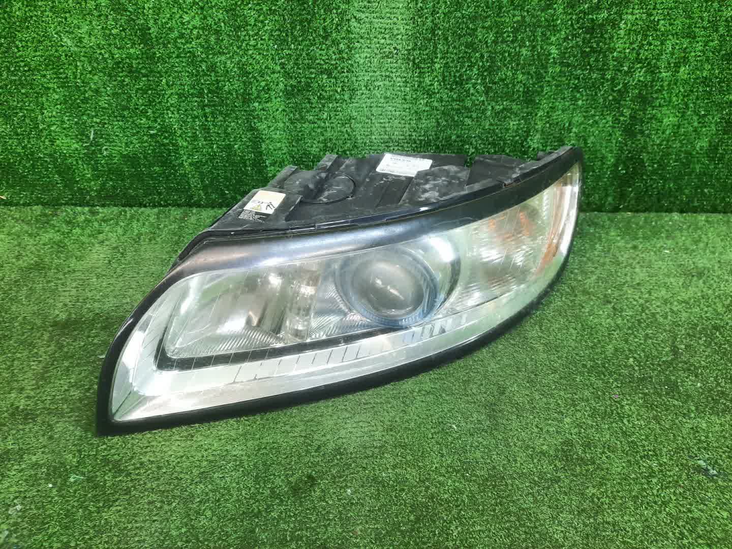 Фара левая передняя VOLVO S40, V50 MS20, MS21, MS76, MS77, MS84, MS50, MS58, MH67, MS68, MH68, MS, MS75, MS43, MS38, MS66, MW20, MW67, MW75, MW76, MW77, MW84, MJ68, MJ67, MW50, MW68, MW21, MW, MW38, MW43, MW66 1 ракурс Фара левая передняя VOLVO S40, V50 MS20, MS21, MS76, MS77, MS84, MS50, MS58, MH67, MS68, MH68, MS, MS75, MS43, MS38, MS66, MW20, MW67, MW75, MW76, MW77, MW84, MJ68, MJ67, MW50, MW68, MW21, MW, MW38, MW43, MW66 1 ракурс