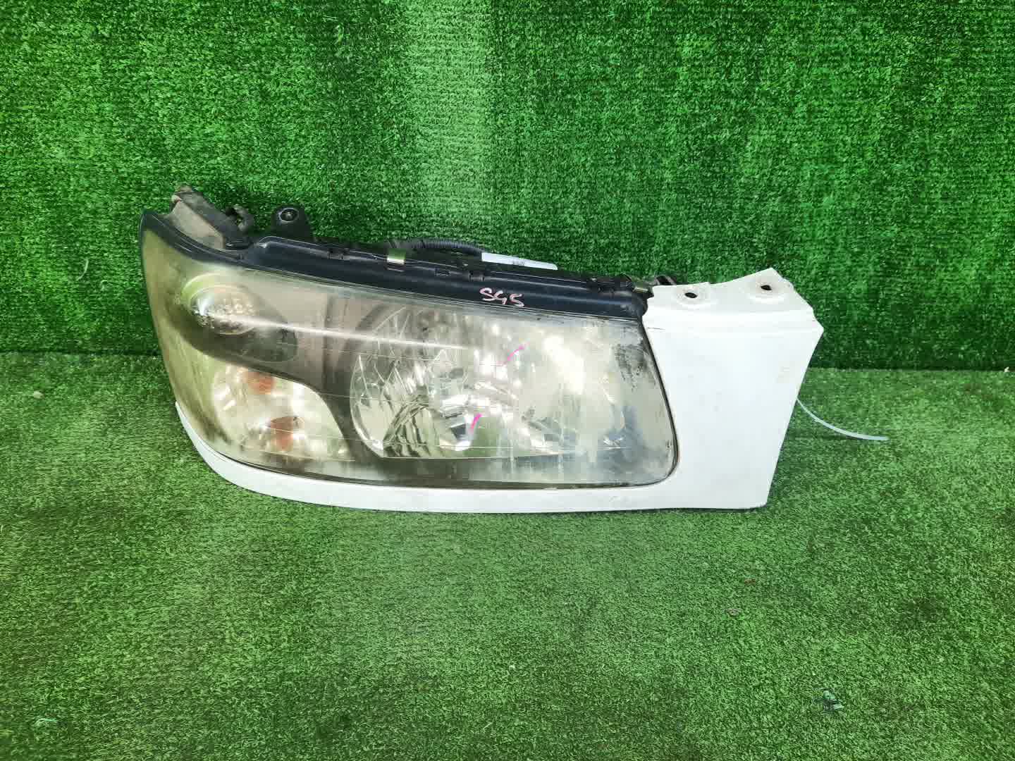 Фара правая передняя SUBARU FORESTER SG5 1 ракурс