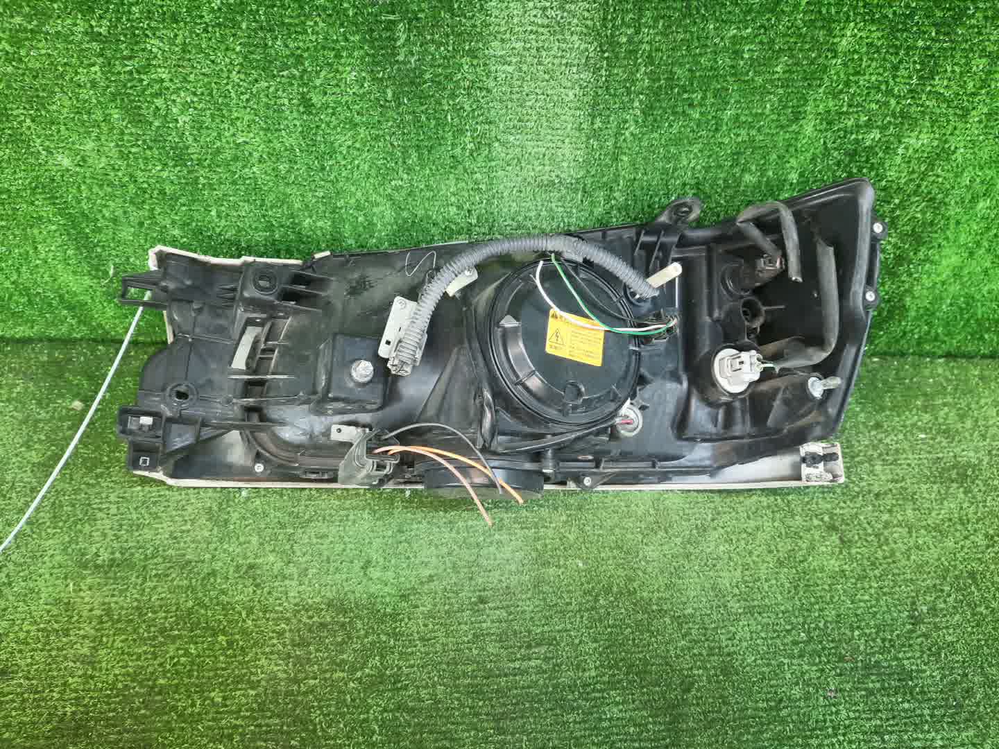 Фара правая передняя SUBARU FORESTER SG5 3 ракурс