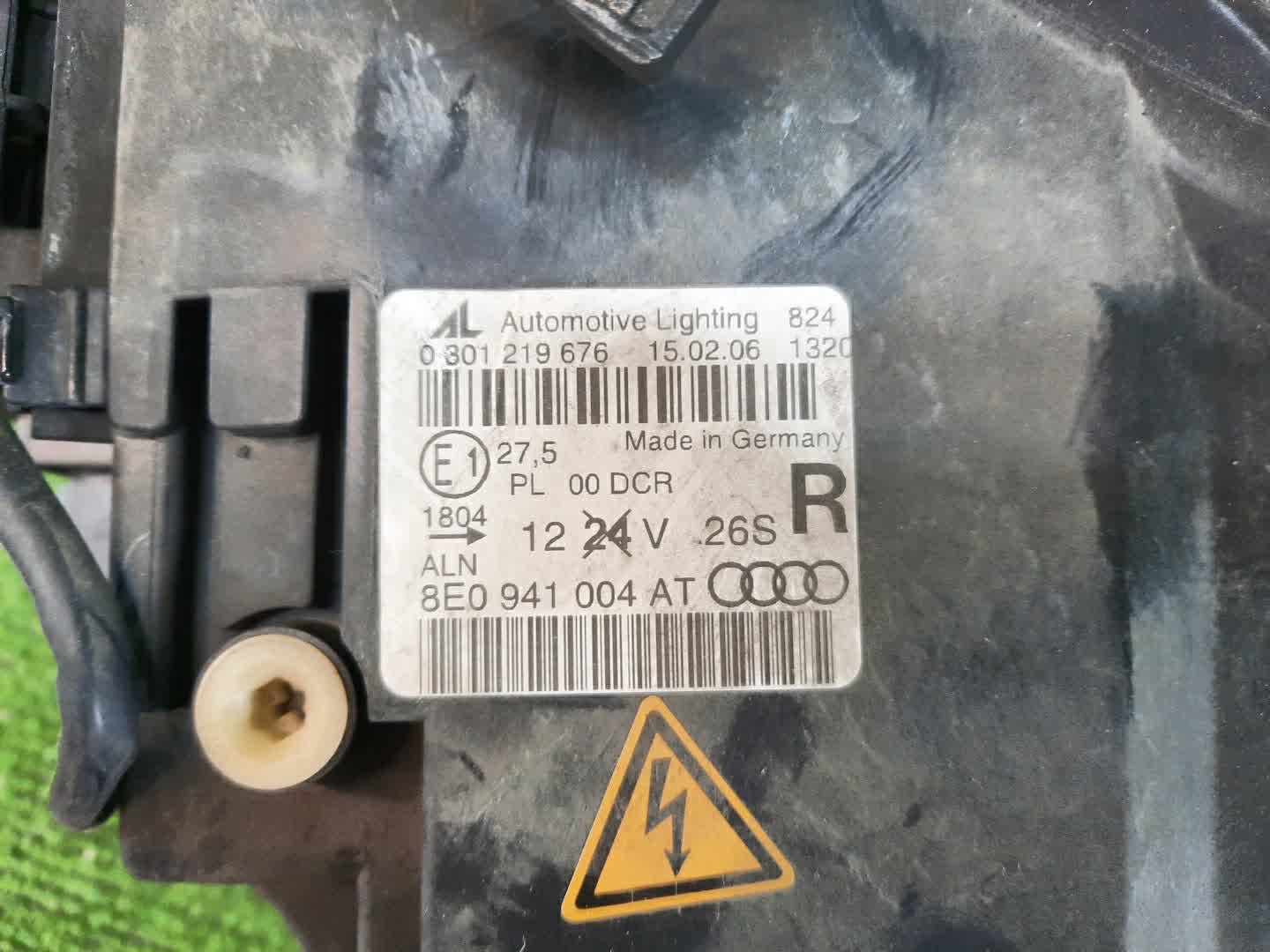 Фара правая передняя AUDI A4 8ED, 8E, 8HE, 8H7, 8E5, 8EC, B7, B6 4 ракурс