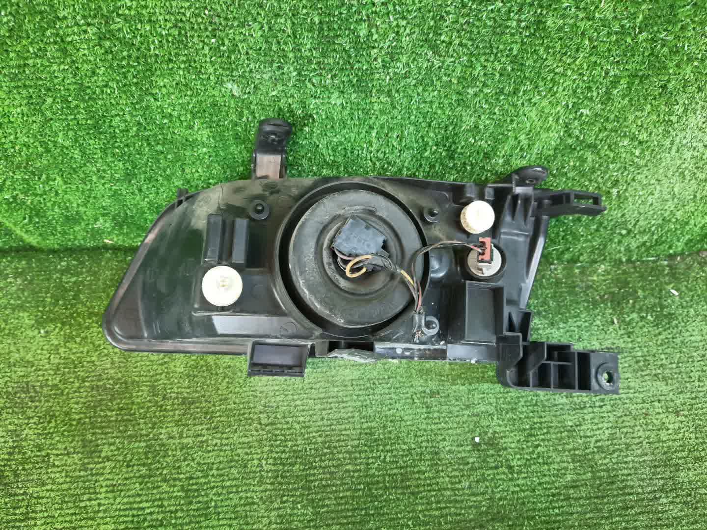 Фара правая передняя NISSAN SUNNY B15, FB15, FNB15, QB15, SB15 2 ракурс