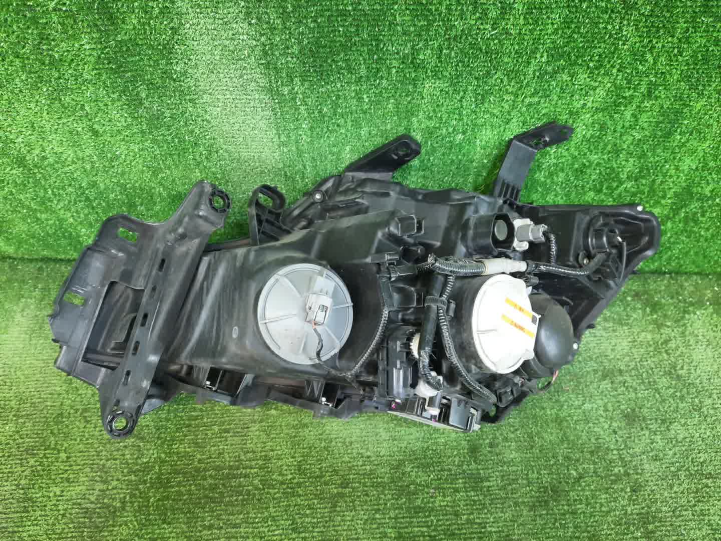 Фара правая передняя HONDA STEPWGN RK5 3 ракурс