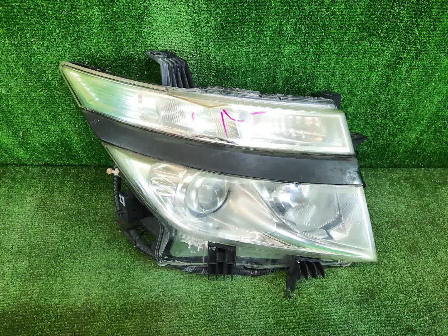 Фара правая передняя NISSAN ELGRAND E52 1 ракурс Фара правая передняя NISSAN ELGRAND E52 1 ракурс
