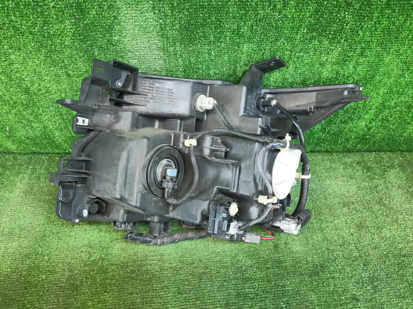 Фара правая передняя NISSAN ELGRAND E52 3 ракурс