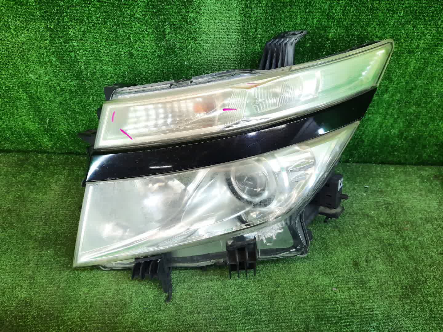 Фара левая передняя NISSAN ELGRAND E52 1 ракурс Фара левая передняя NISSAN ELGRAND E52 1 ракурс