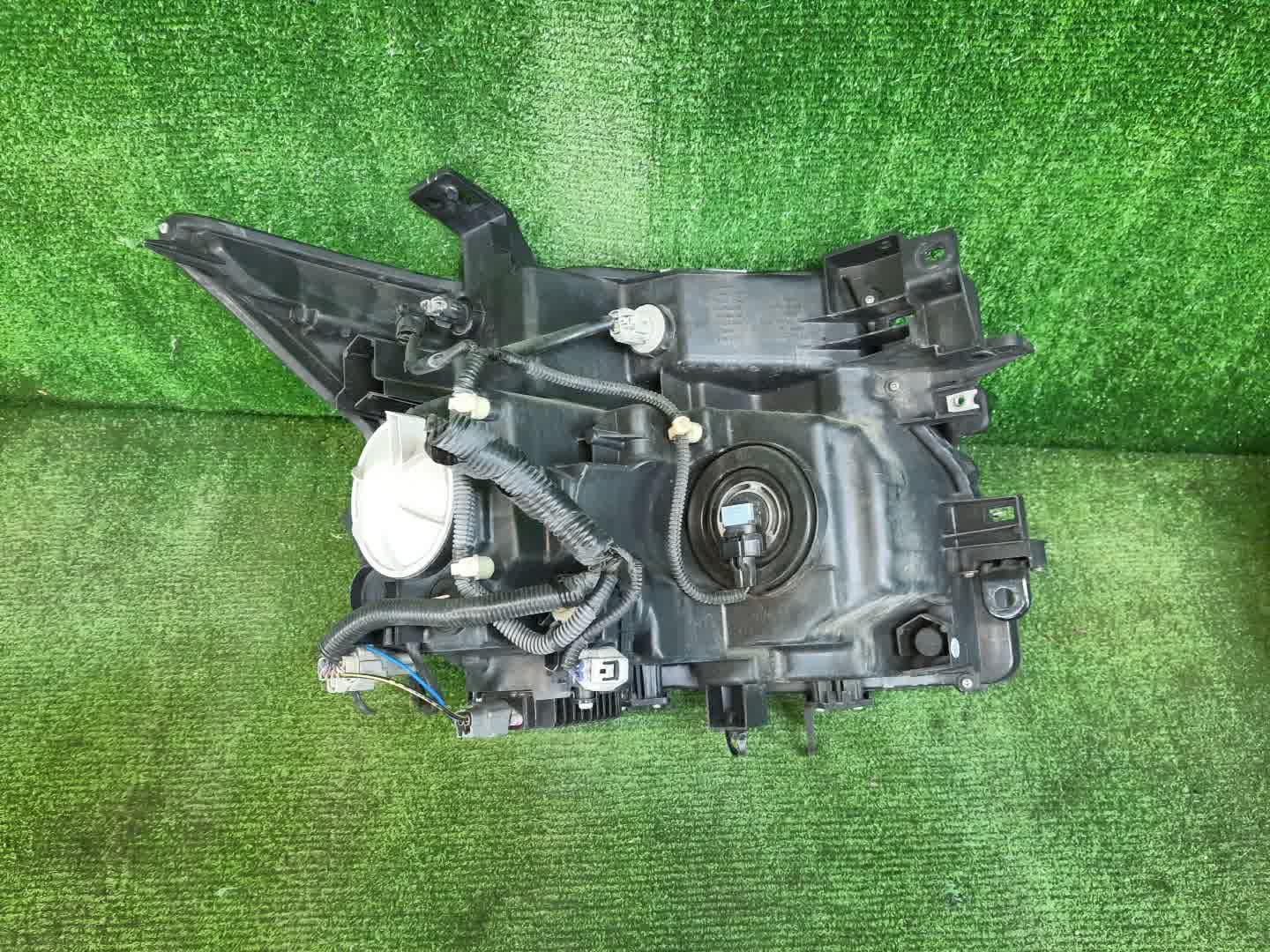 Фара левая передняя NISSAN ELGRAND E52 3 ракурс