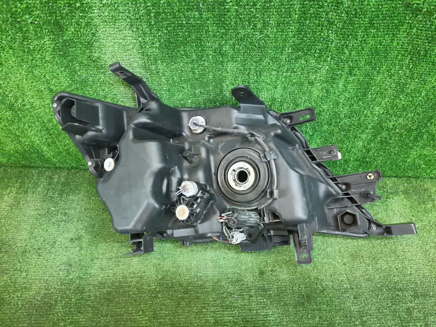 Фара левая передняя NISSAN SERENA C26 3 ракурс