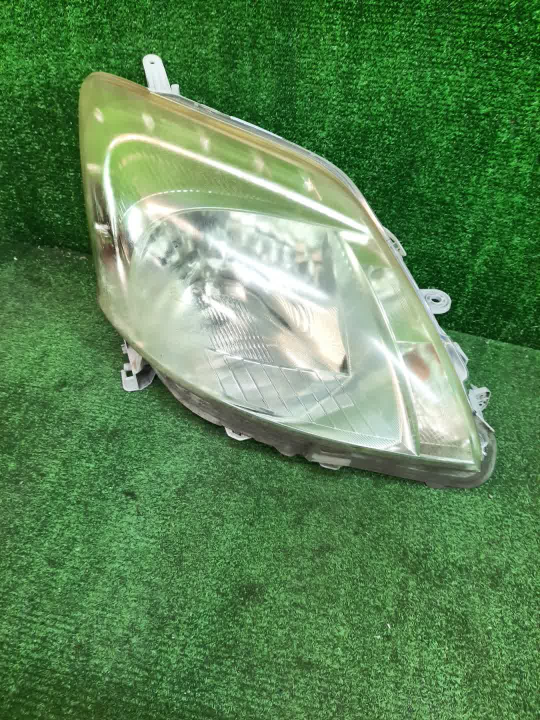 Фара правая передняя TOYOTA PASSO SETTE M502E 1 ракурс