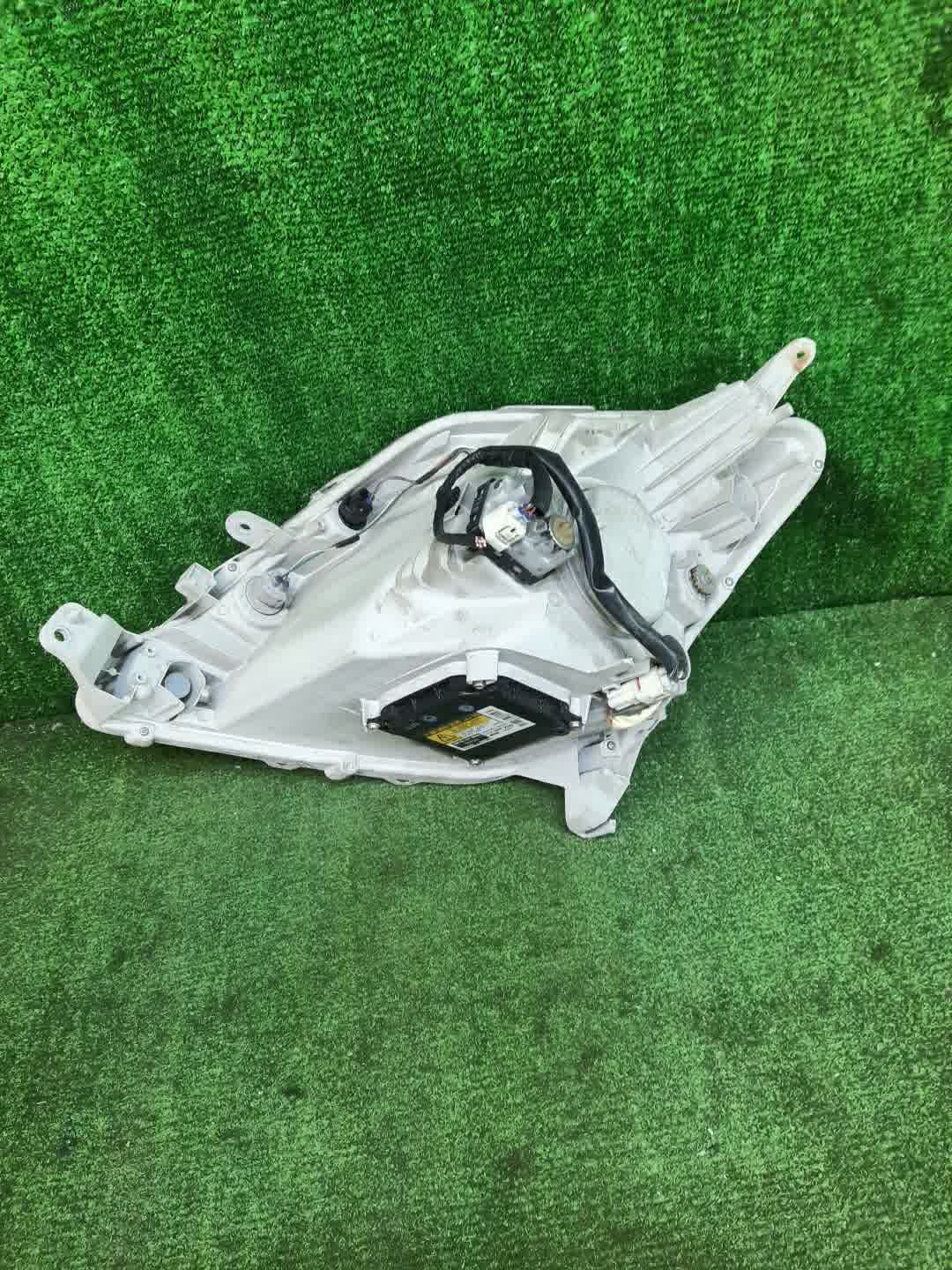 Фара правая передняя TOYOTA PASSO SETTE M502E 2 ракурс