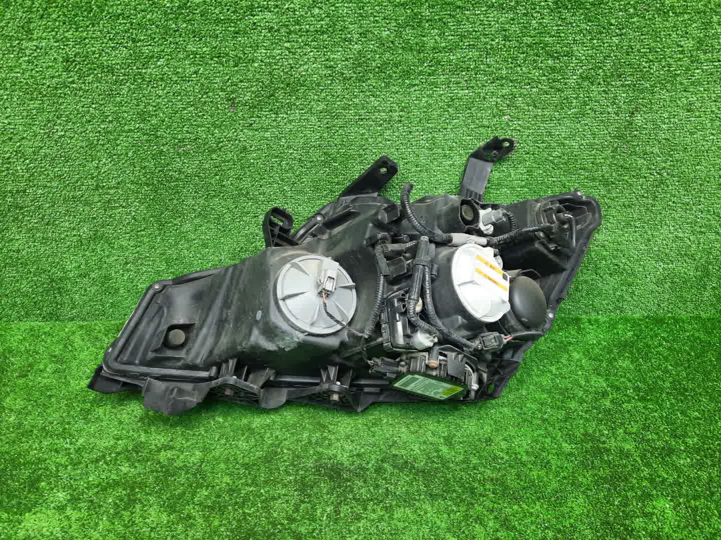 Фара правая передняя HONDA STEPWGN RK5 3 ракурс