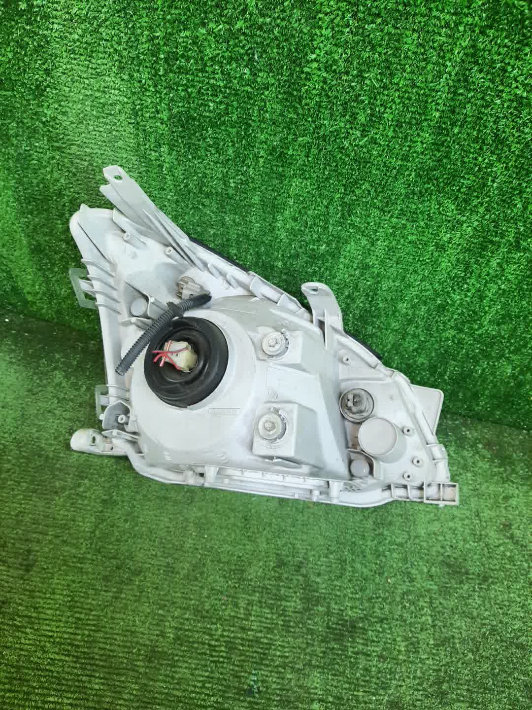 Фара левая передняя TOYOTA PREMIO ZZT240, NZT240, AZT240, ZZT245 2 ракурс