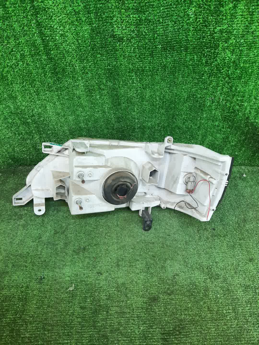 Фара правая передняя NISSAN SERENA TNC24, TC24, RC24, PC24, PNC24, VC24, VNC24 3 ракурс