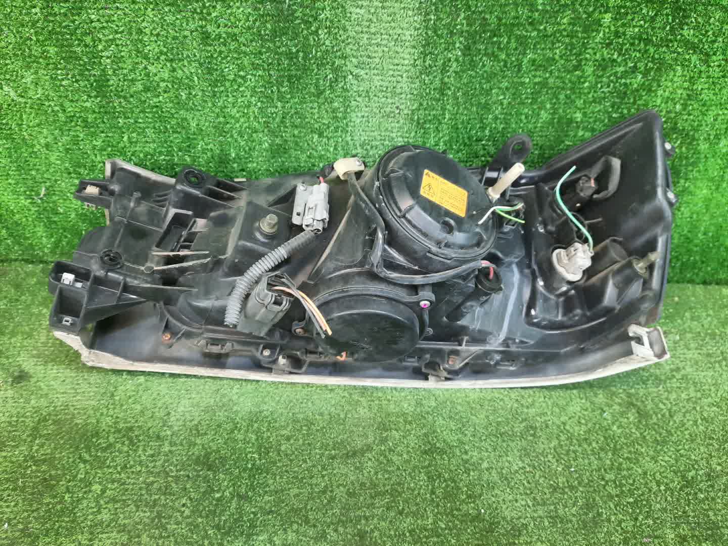 Фара правая передняя SUBARU FORESTER SG5 2 ракурс