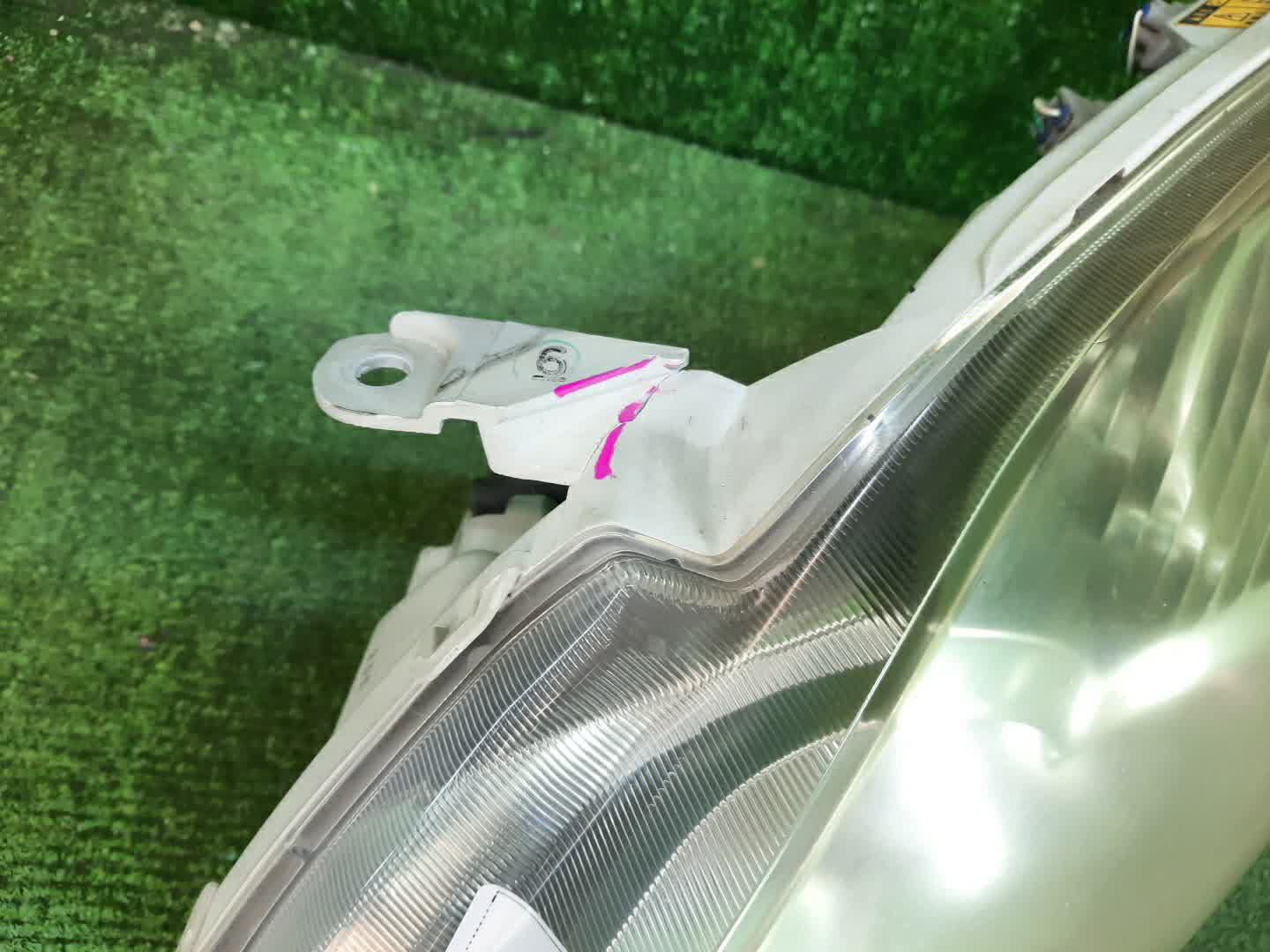 Фара левая передняя TOYOTA COROLLA SPACIO NZE121N, ZZE122N, ZZE124N 2 ракурс Фара левая передняя TOYOTA COROLLA SPACIO NZE121N, ZZE122N, ZZE124N 2 ракурс