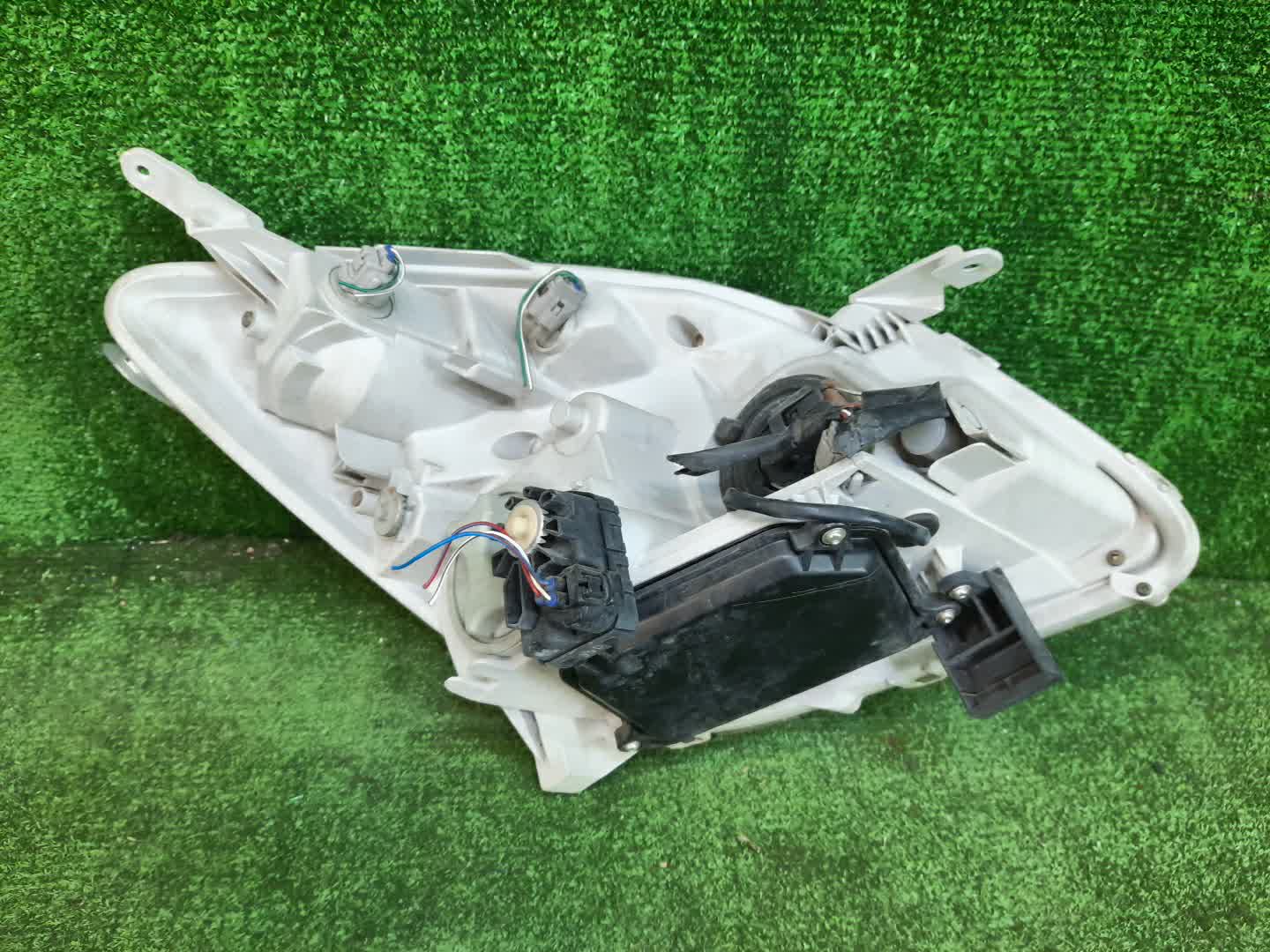 Фара левая передняя TOYOTA COROLLA SPACIO NZE121N, ZZE122N, ZZE124N 3 ракурс