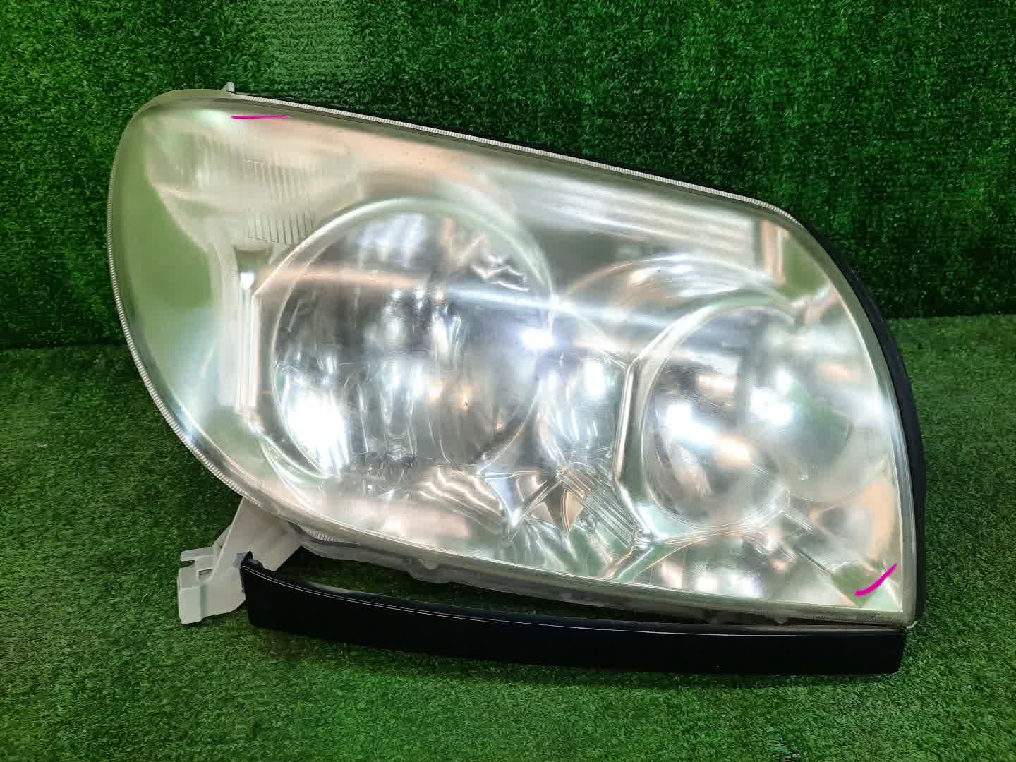Фара правая передняя TOYOTA HILUX SURF RZN215W, KDN215W, TRN215W, GRN215W, VZN215W 1 ракурс