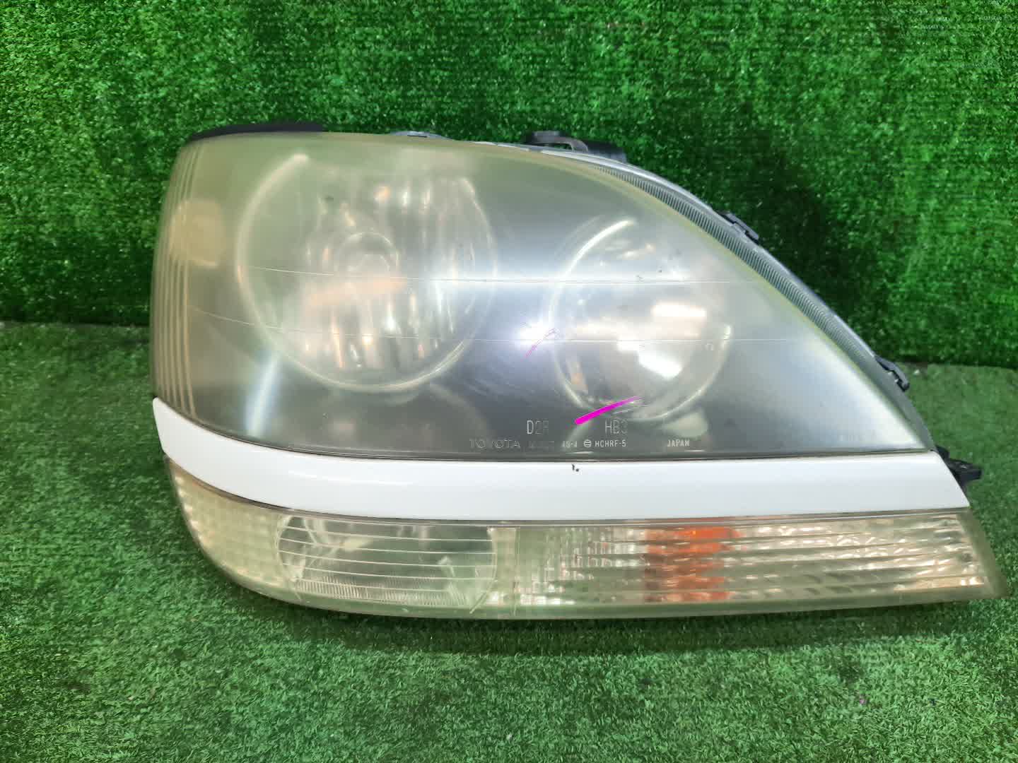 Фара правая передняя TOYOTA HARRIER MCU15W, MCU10W, SXU15W, SXU10W, ACU10W, ACU15W 1 ракурс