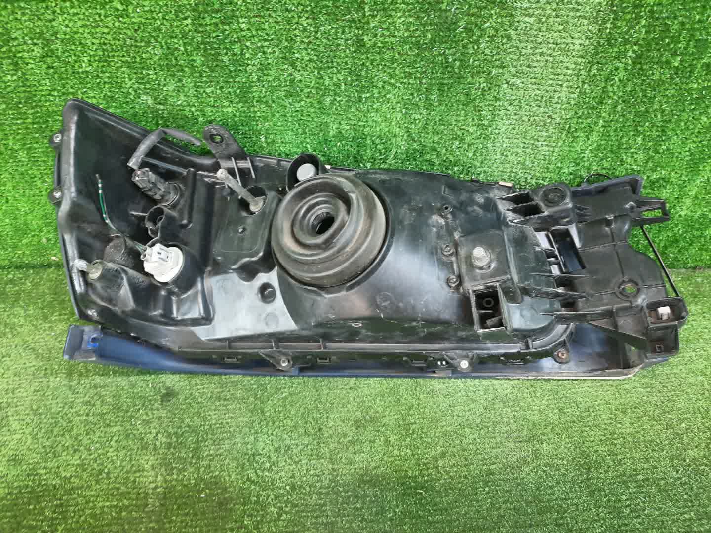 Фара левая передняя SUBARU FORESTER SG5 2 ракурс