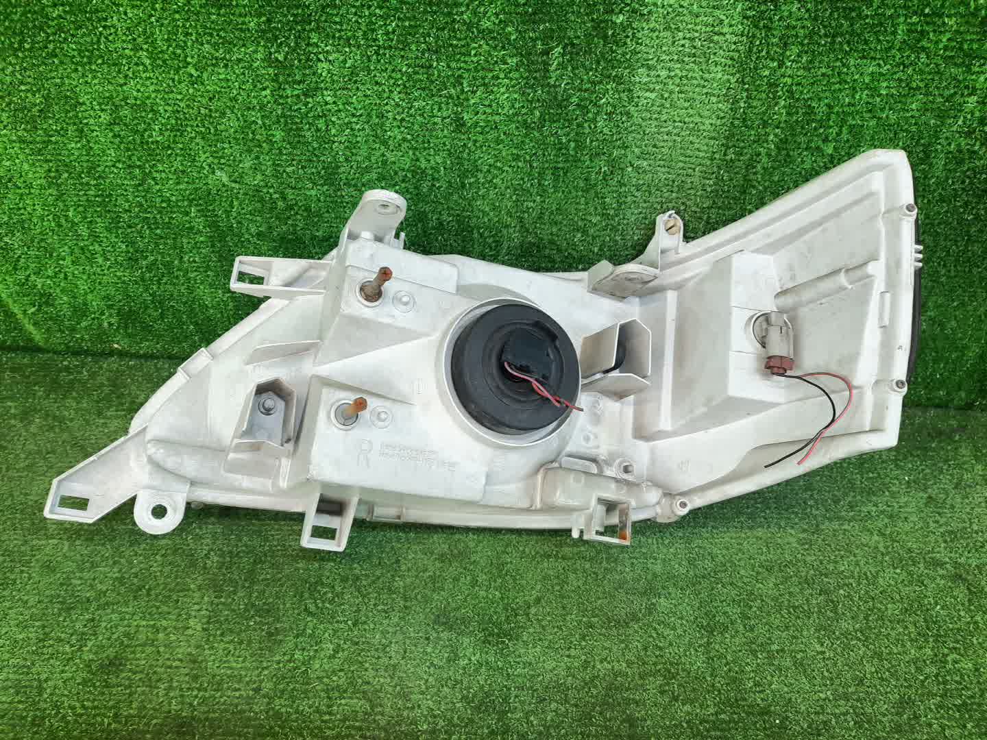 Фара правая передняя NISSAN SERENA TNC24, TC24, RC24, PC24, PNC24, VC24, VNC24 2 ракурс