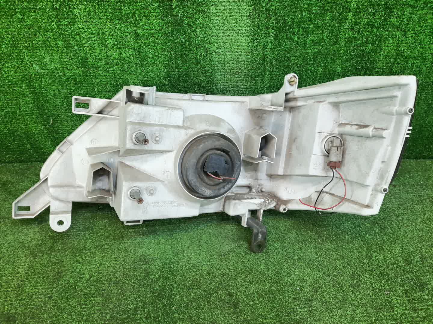 Фара правая передняя NISSAN SERENA TNC24, TC24, RC24, PC24, PNC24, VC24, VNC24 2 ракурс