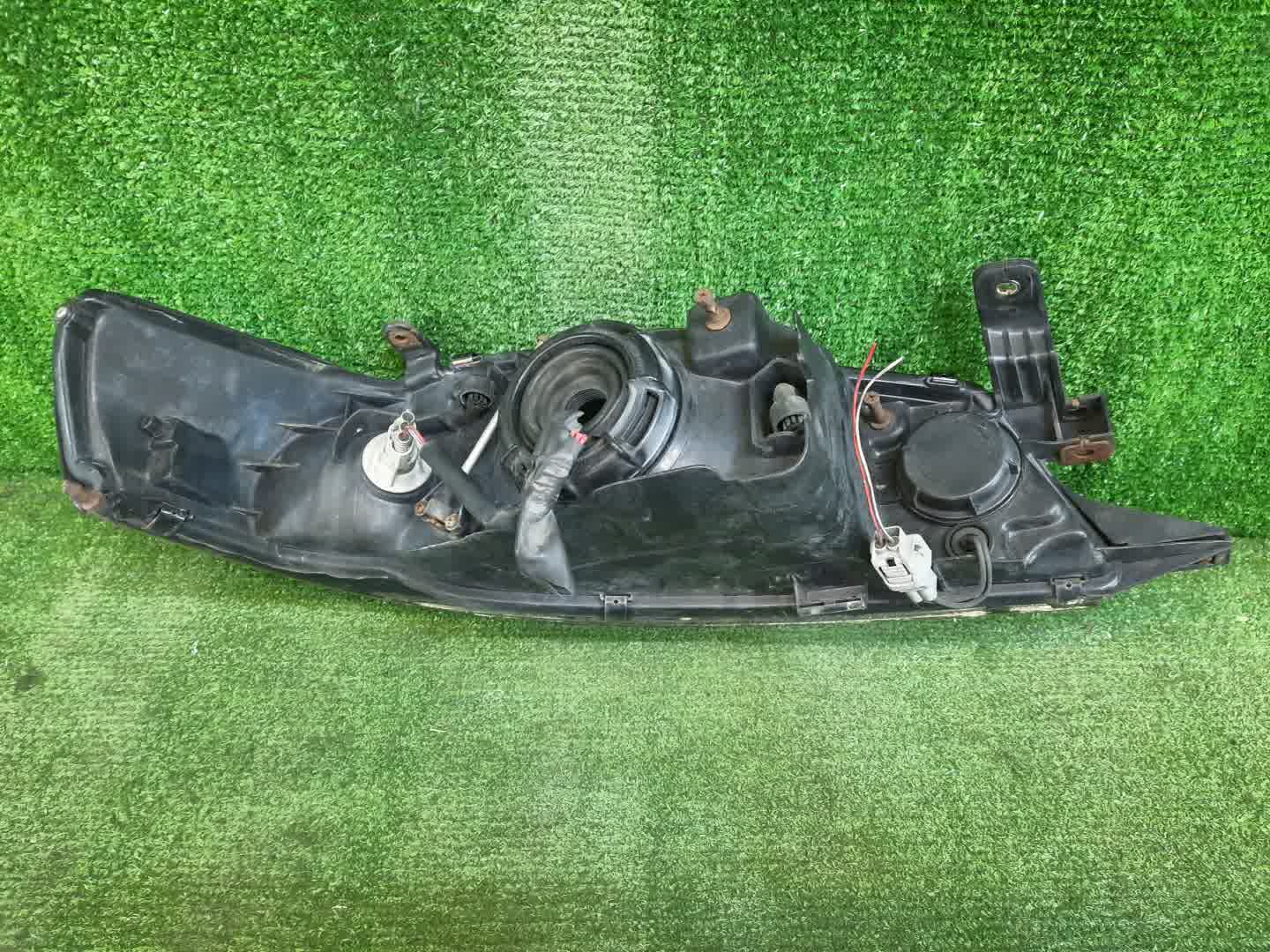 Фара левая передняя TOYOTA COROLLA LEVIN AE101 2 ракурс