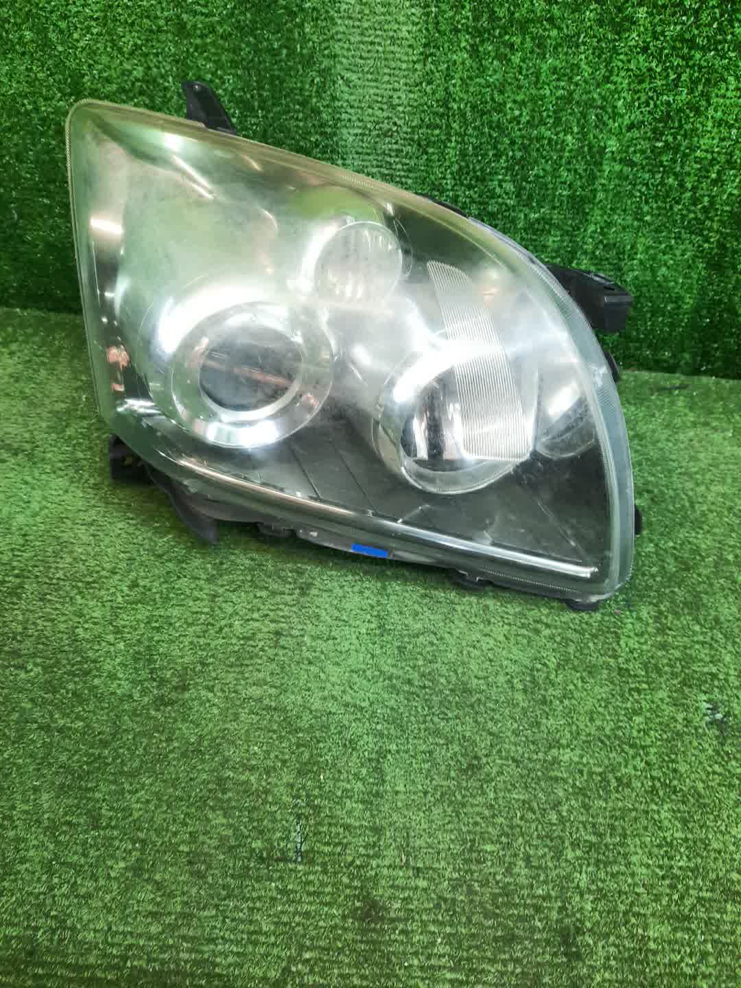 Фара правая передняя TOYOTA AVENSIS ZZT251, AZT250, AZT255, AZT251 1 ракурс
