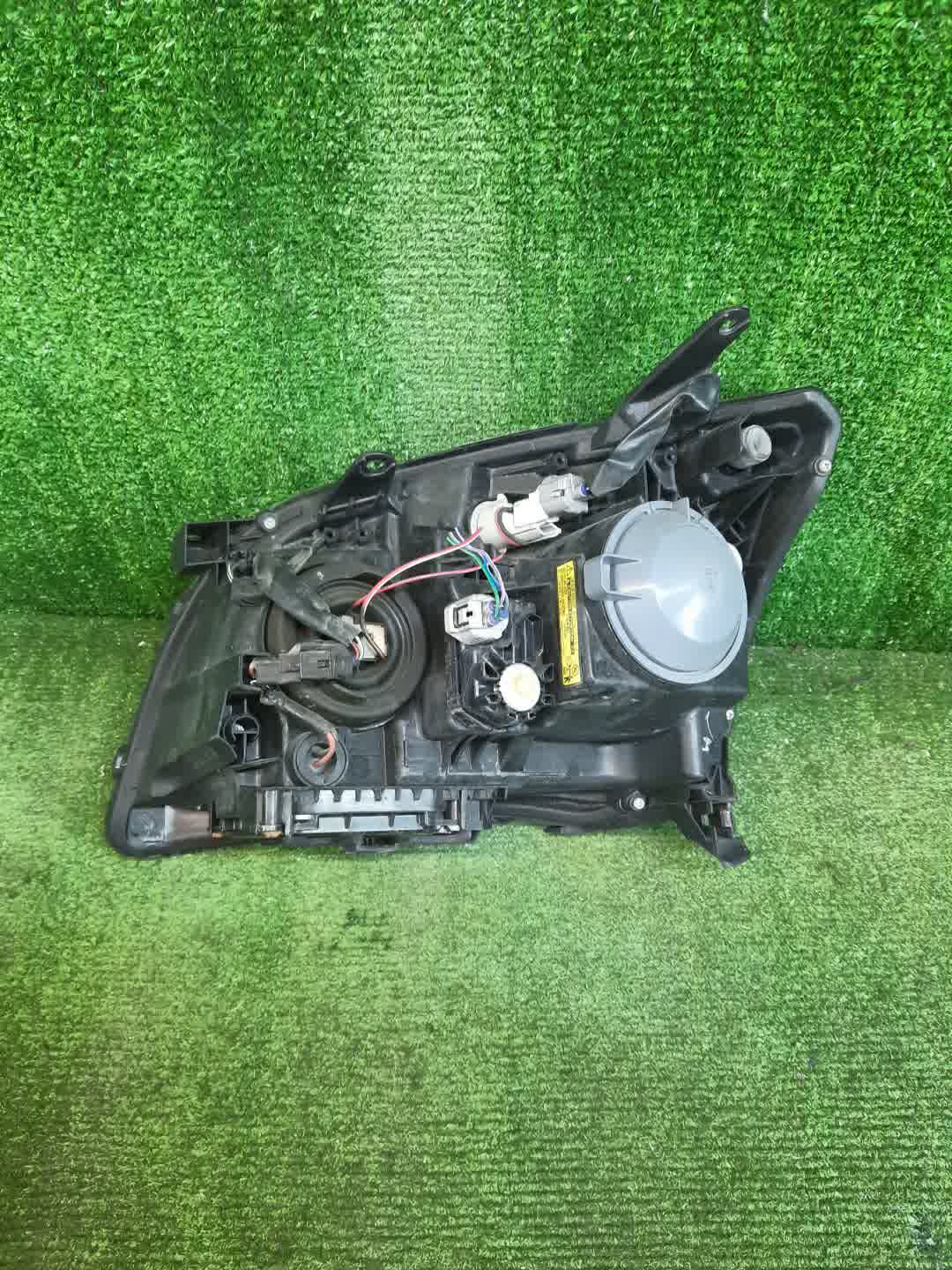 Фара правая передняя TOYOTA AVENSIS ZZT251, AZT250, AZT255, AZT251 2 ракурс