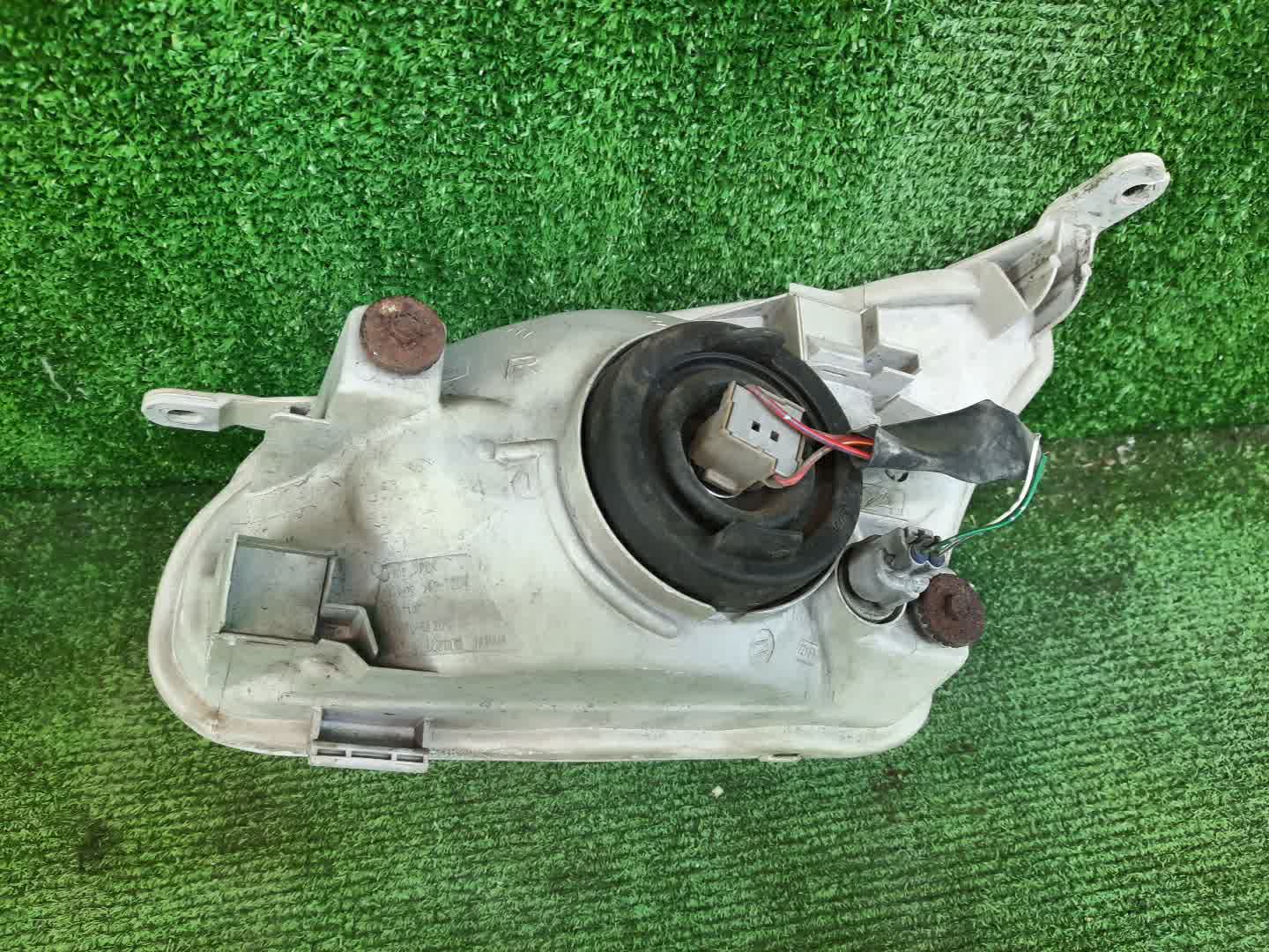 Фара правая передняя TOYOTA COROLLA SPACIO AE111N 2 ракурс