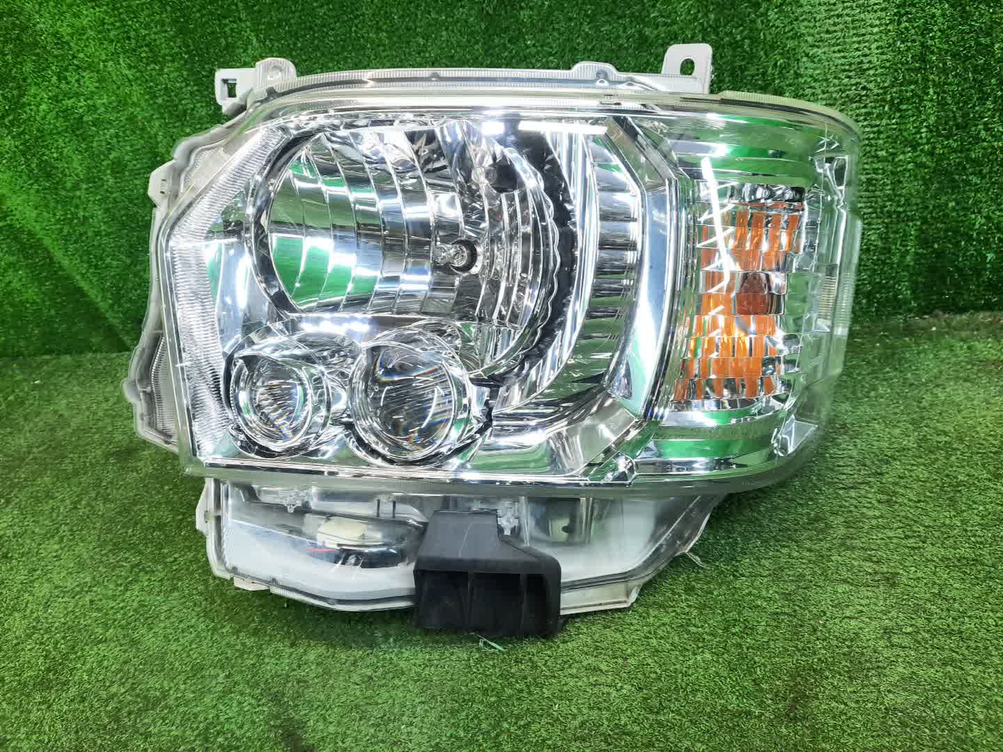 Фара левая передняя TOYOTA HIACE TRH200, KDH206, KDH200 1 ракурс
