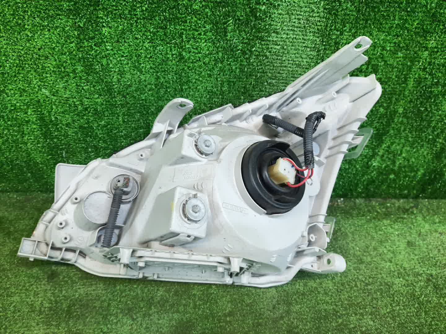 Фара правая передняя TOYOTA PREMIO ZZT240, NZT240, AZT240, ZZT245 2 ракурс
