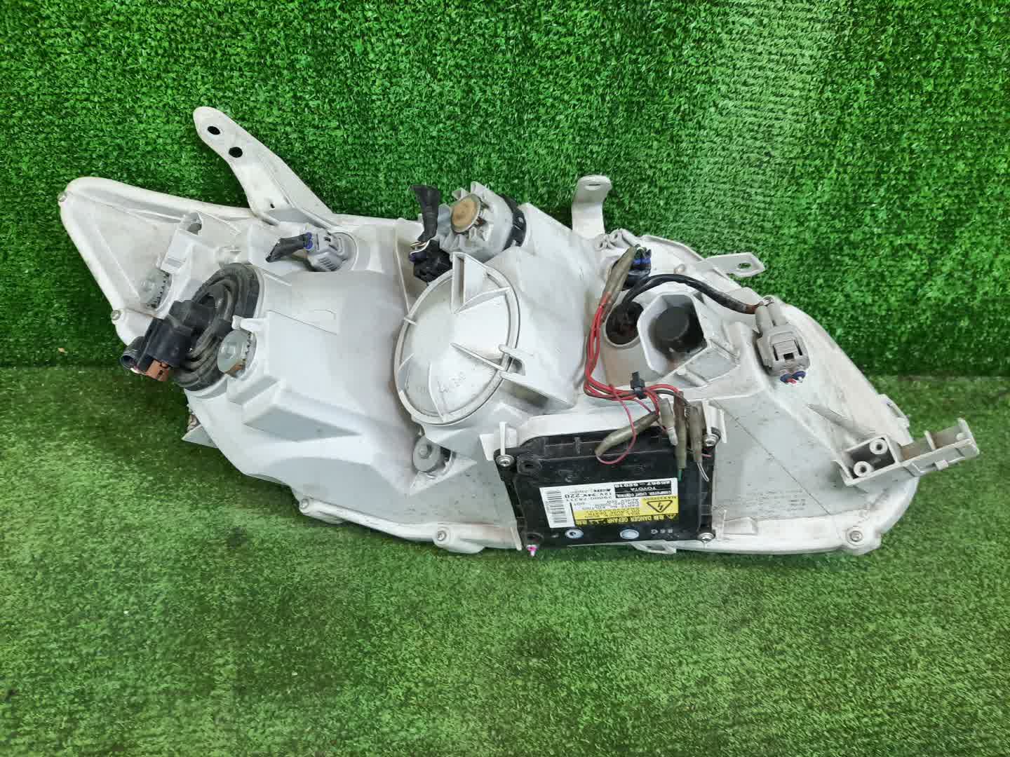 Фара левая передняя TOYOTA AXIO, COROLLA FIELDER, COROLLA  AXIO, FIELDER NZE141, NZE144, ZRE142, ZRE144, ZRE144G, ZRE142G, NZE144G, NZE141G 2 ракурс