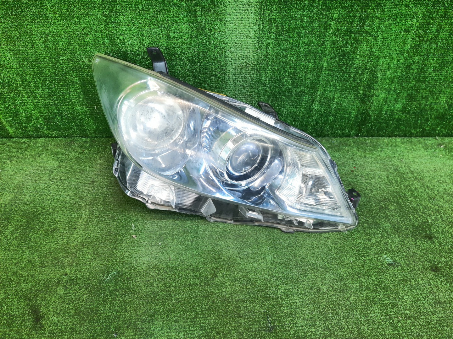 Фара правая передняя TOYOTA SAI AZK10 1 ракурс