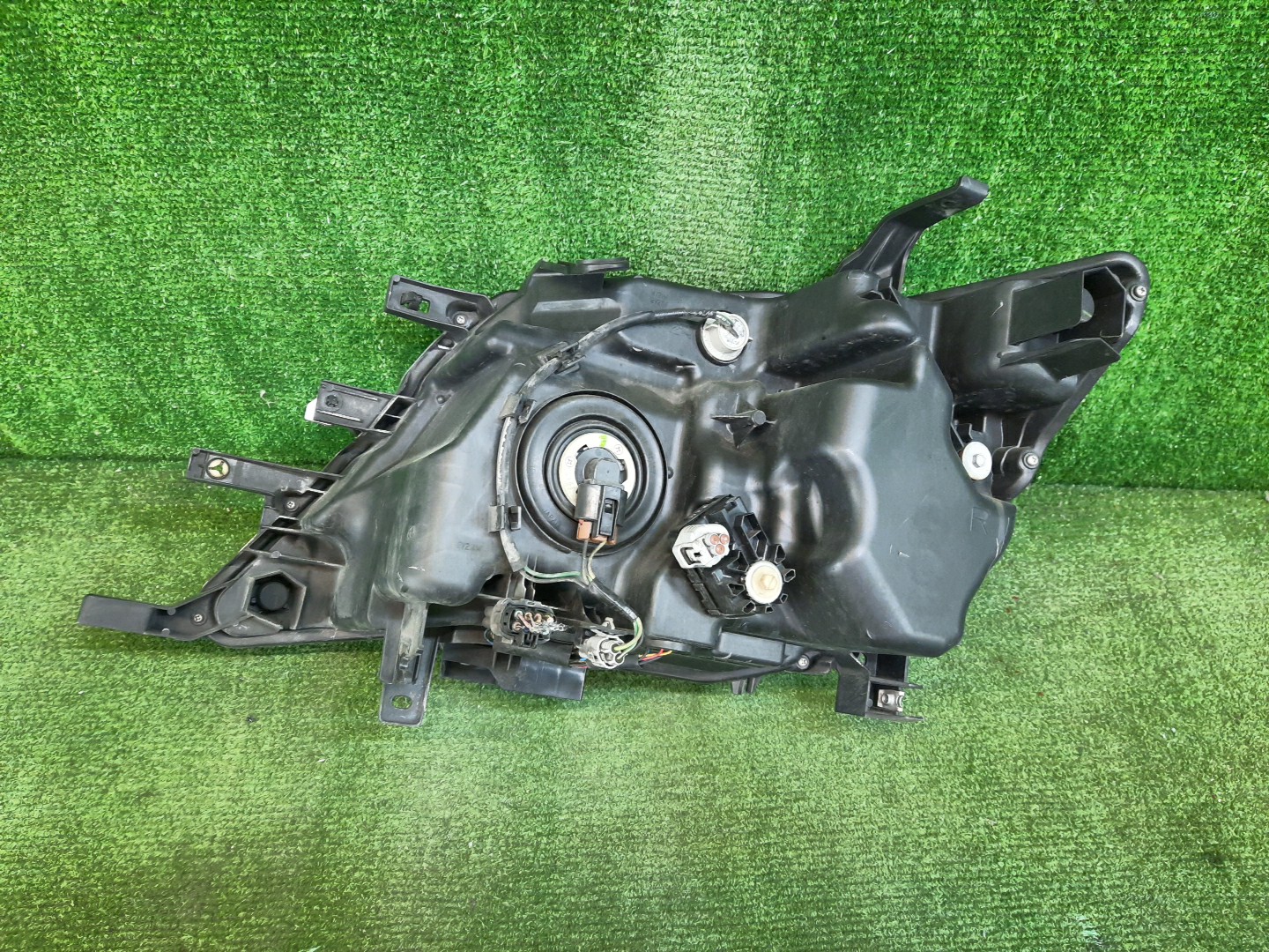 Фара правая передняя NISSAN SERENA C26 3 ракурс