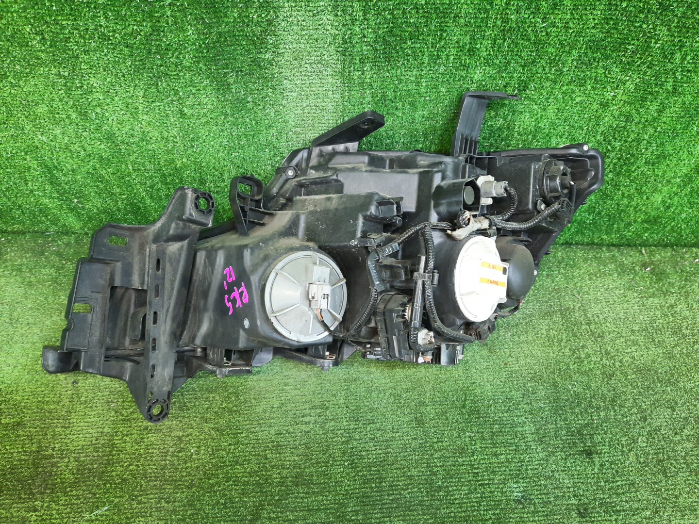 Фара правая передняя HONDA STEPWGN RK5 3 ракурс