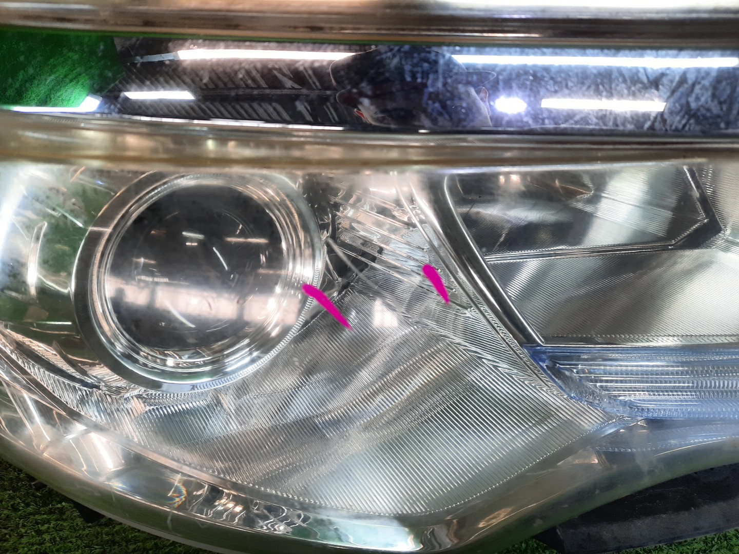 Фара правая передняя NISSAN SERENA C26 2 ракурс Фара правая передняя NISSAN SERENA C26 2 ракурс