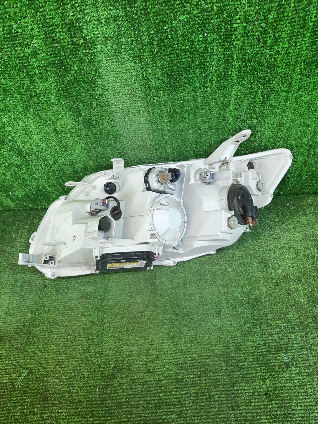 Фара правая передняя TOYOTA AXIO, COROLLA FIELDER, COROLLA  AXIO, FIELDER NZE141, NZE144, ZRE142, ZRE144, ZRE144G, ZRE142G, NZE144G, NZE141G 3 ракурс
