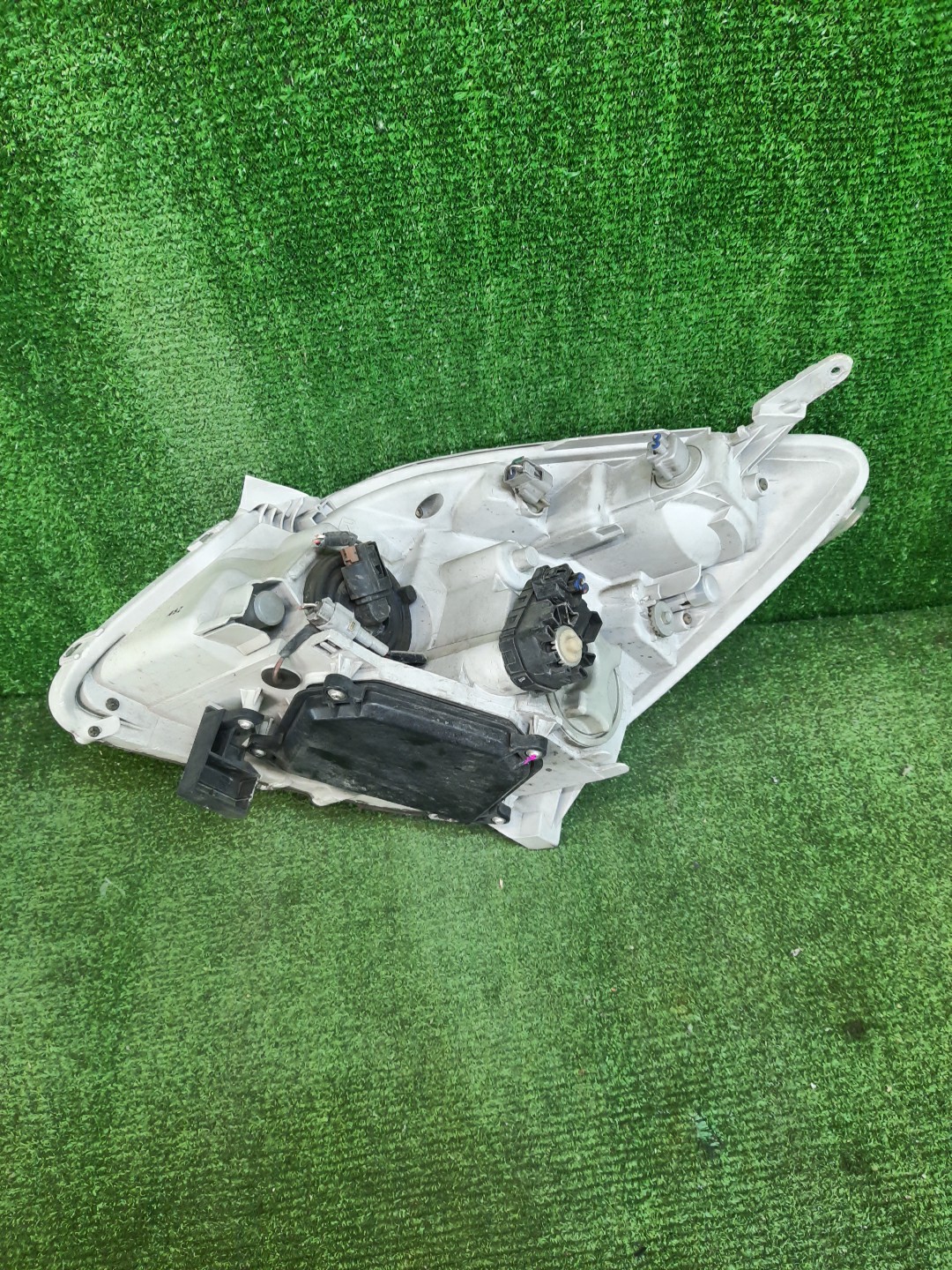 Фара правая передняя TOYOTA COROLLA SPACIO NZE121N, ZZE122N, ZZE124N 3 ракурс