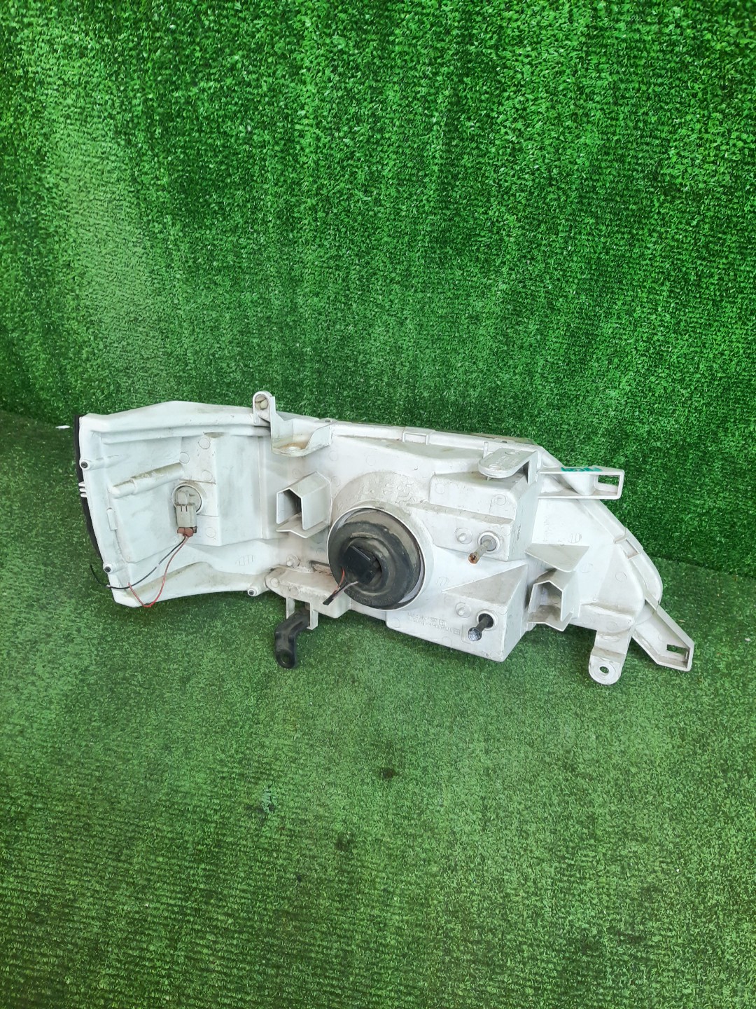 Фара левая передняя NISSAN SERENA TNC24, TC24, RC24, PC24, PNC24, VC24, VNC24 4 ракурс