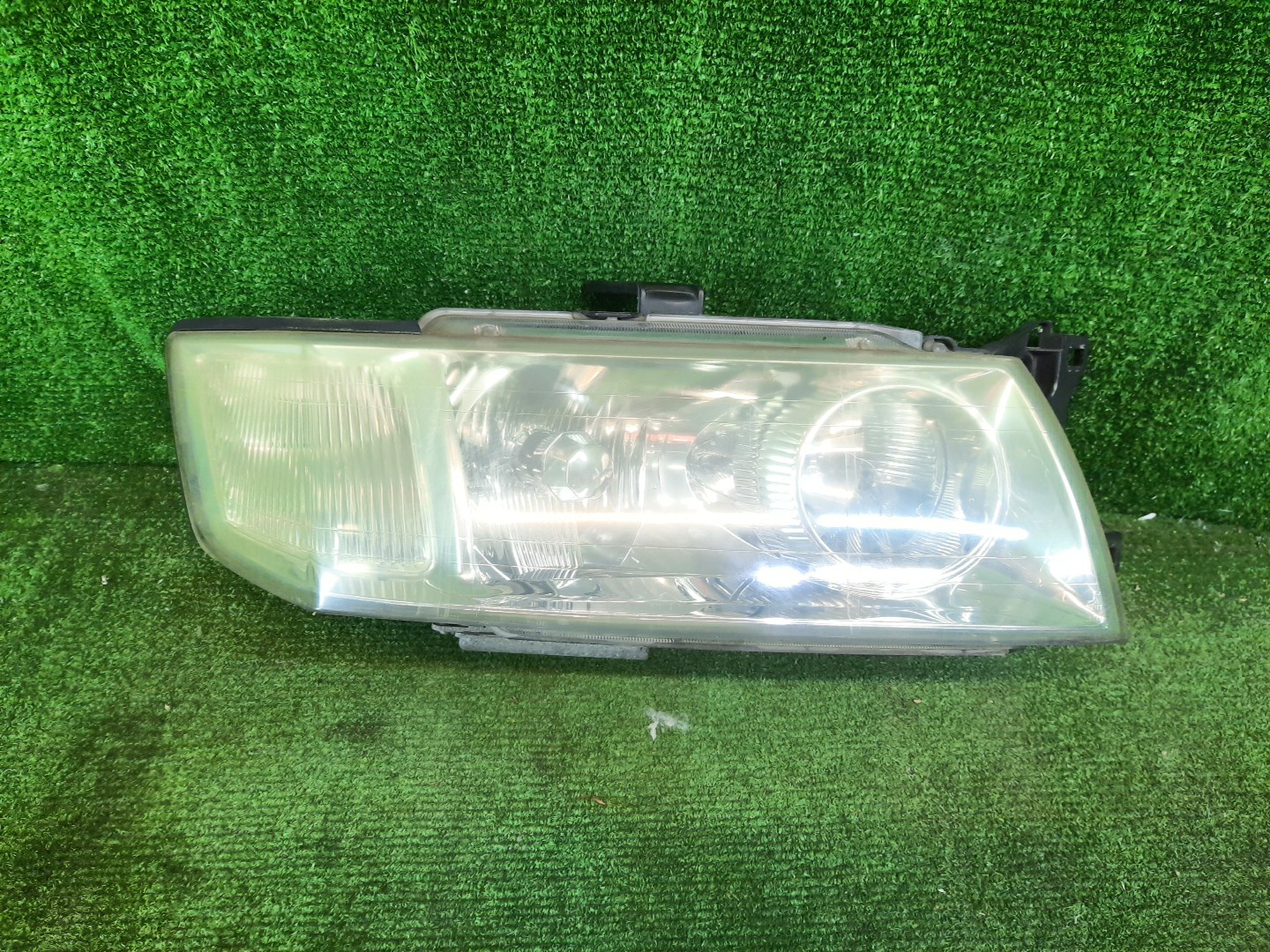 Фара правая передняя MITSUBISHI CHARIOT GRANDIS, CHARIOT N84W, N94W, N96W, N86W 1 ракурс