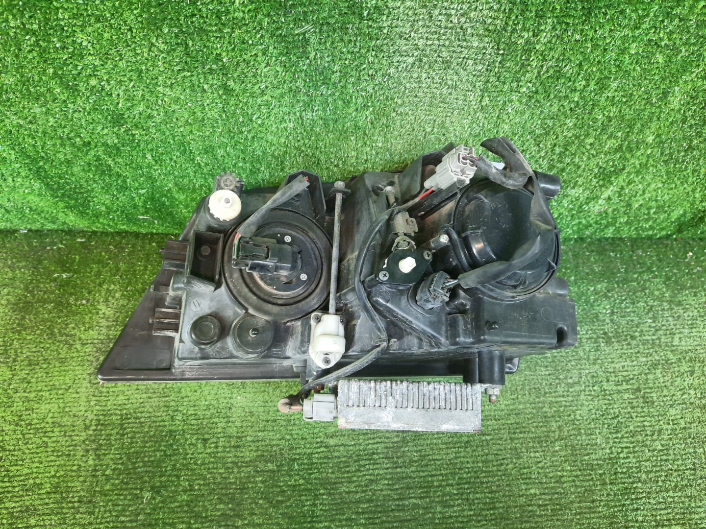Фара правая передняя NISSAN PRESAGE U30, NU30, TU30, TNU30, HU30, VNU30, VU30 2 ракурс