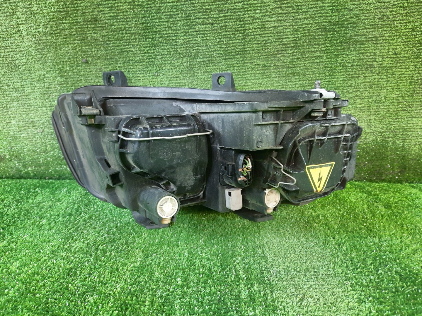 Фара левая передняя AUDI A4 8E, 8HE, 8H7, 8E5, 8EC, B6 8E0941003AR 3 ракурс