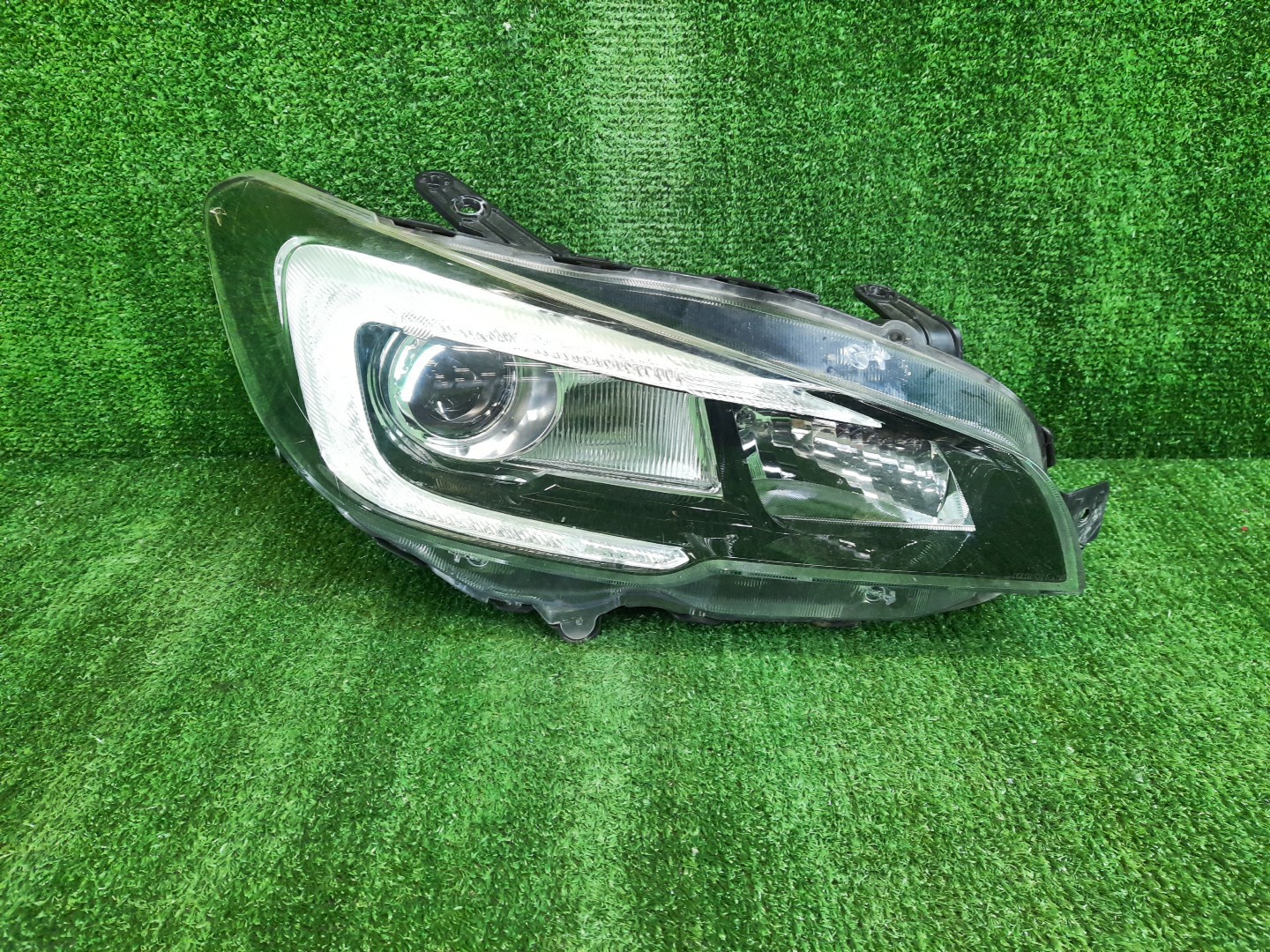 Фара правая передняя SUBARU LEVORG VM4, VMG 1 ракурс