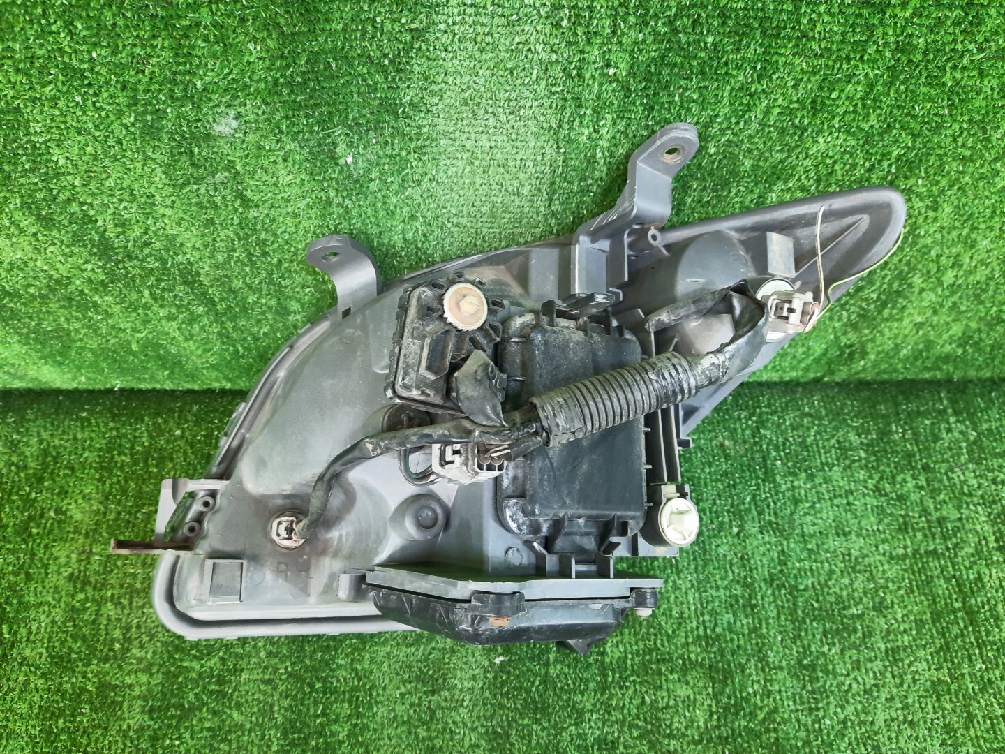 Фара правая передняя TOYOTA IST NCP60, NCP65, NCP61 3 ракурс