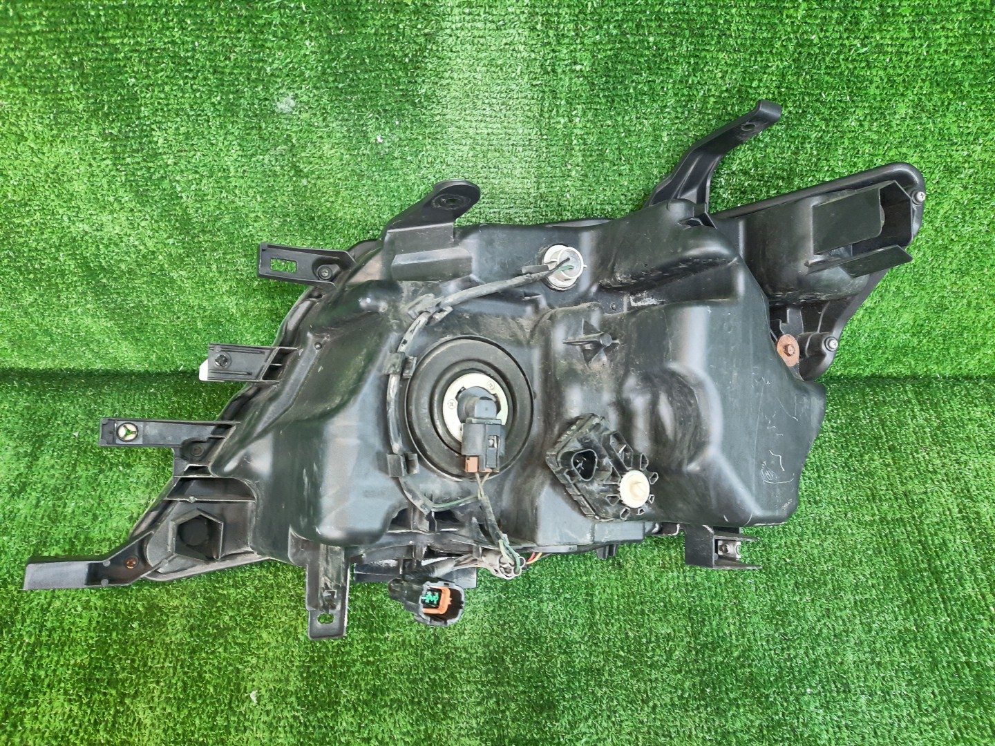 Фара правая передняя NISSAN SERENA C26 3 ракурс