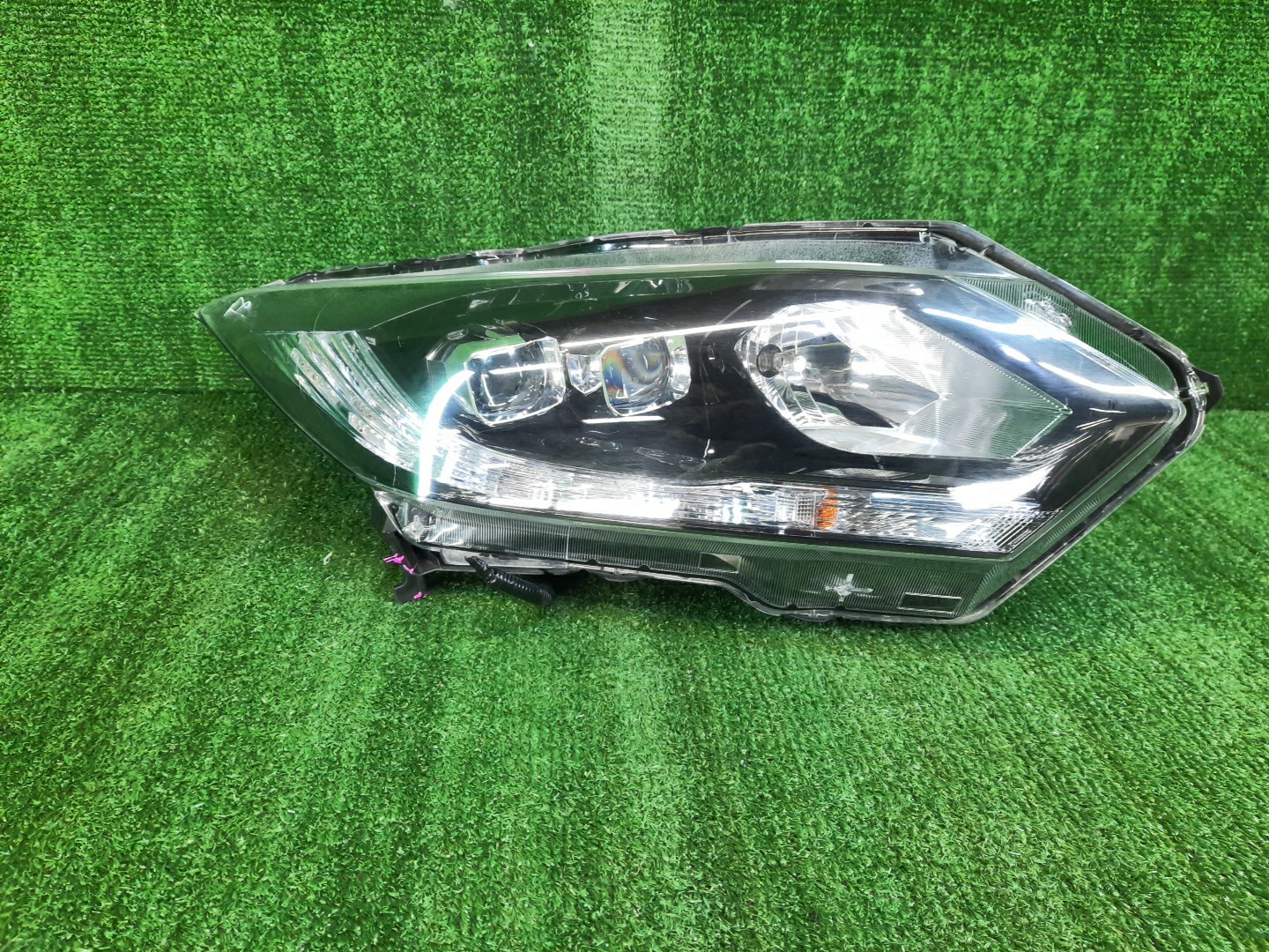 Фара правая передняя HONDA VEZEL RU1, RU3, RU4, RU2 1 ракурс