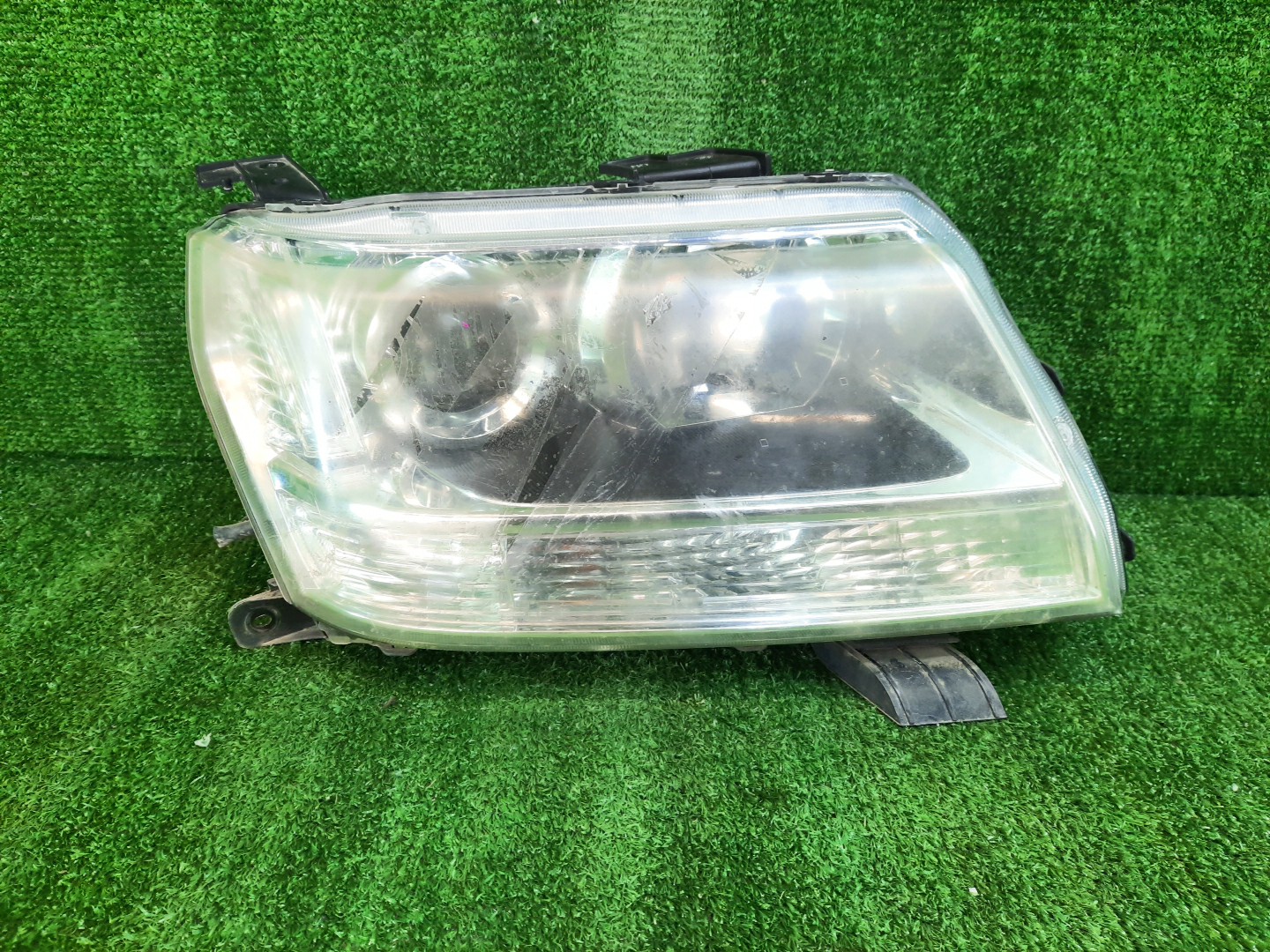 Фара правая передняя SUZUKI ESCUDO, GRAND VITARA TDB4W, TD94W, TD54W, TDA4W, TDB4, TE94, TD54, JT 1 ракурс