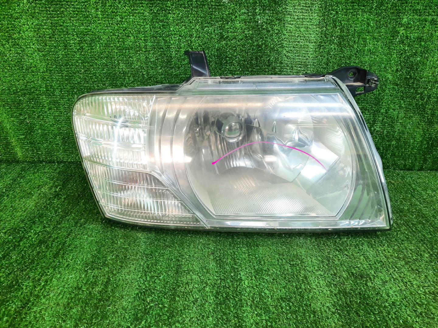 Фара правая передняя MITSUBISHI PAJERO V75W, V65W, V78W, V73W, V77W, V63W, V68W 1 ракурс